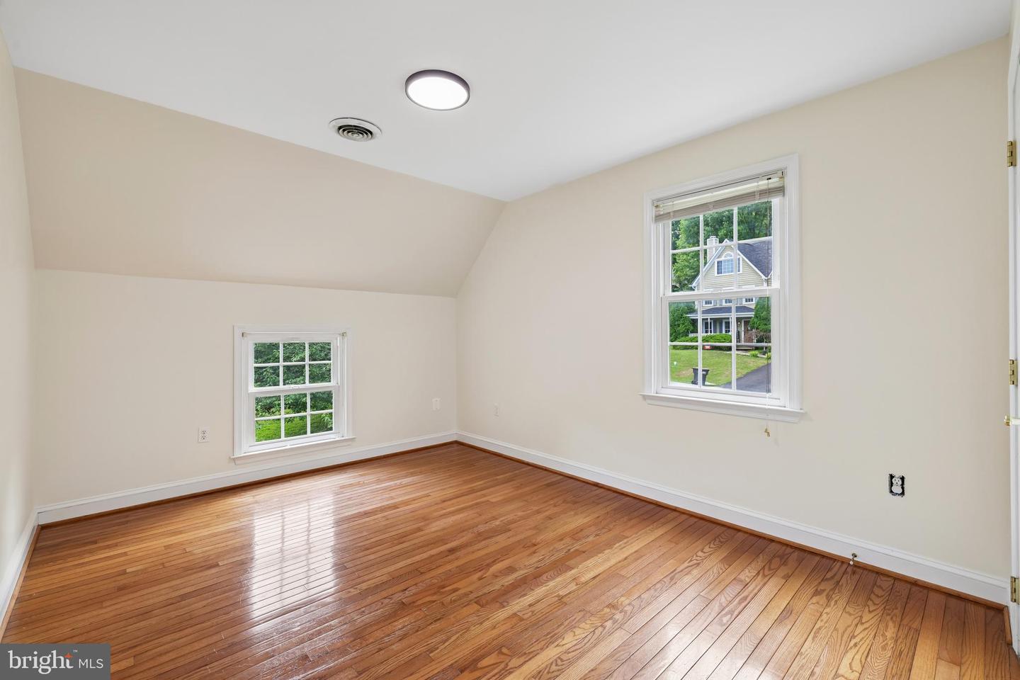 6650 Lake Front Ct Property Photo 5