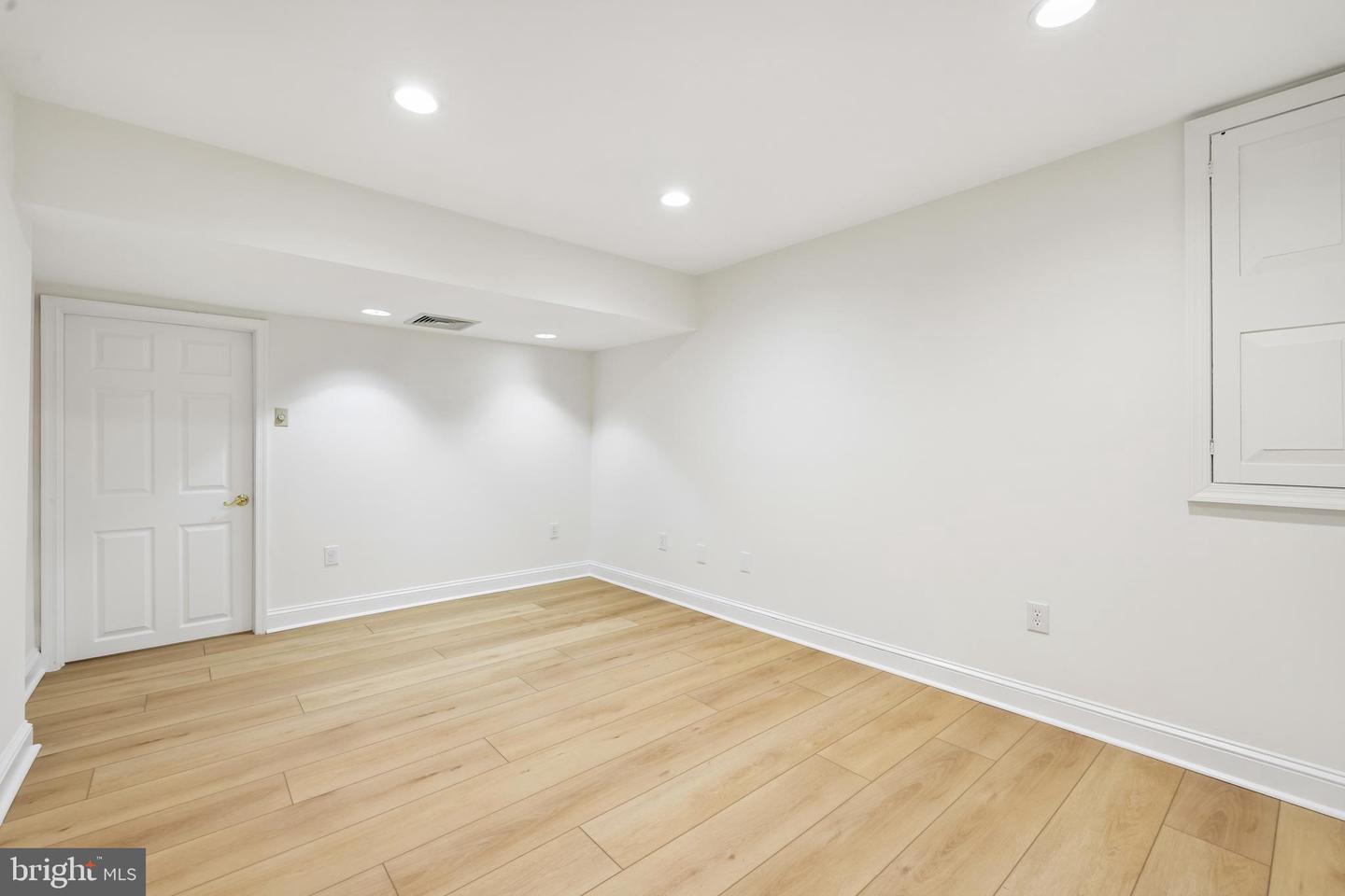 6650 Lake Front Ct Property Photo 36