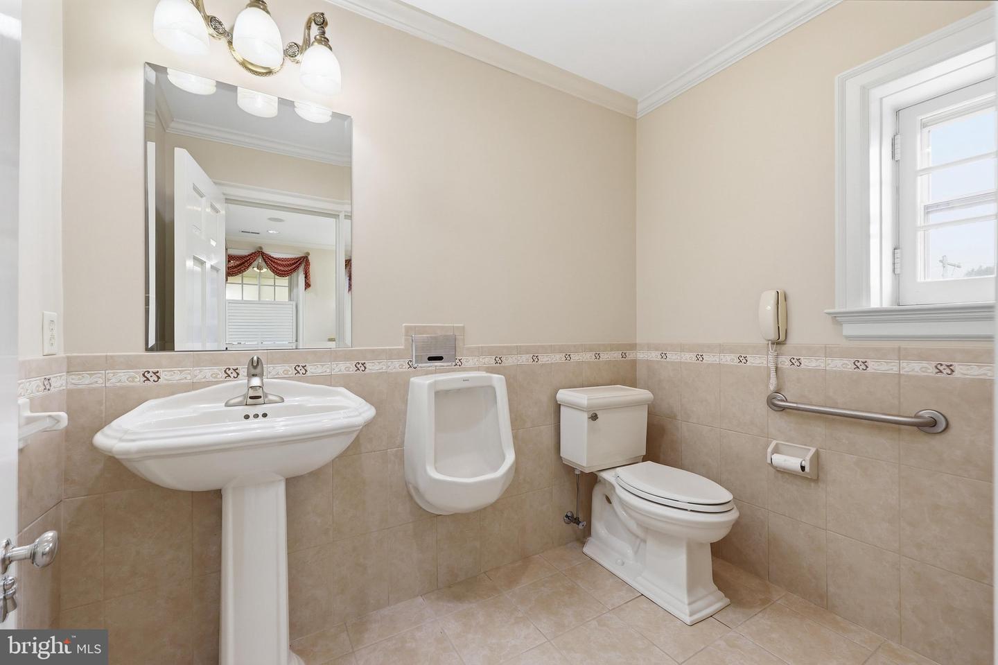 310 Upper College Ter Property Photo 42
