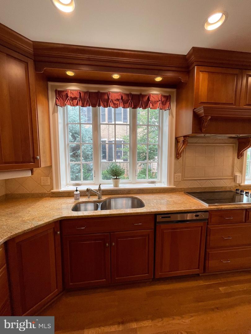 310 Upper College Ter Property Photo 130