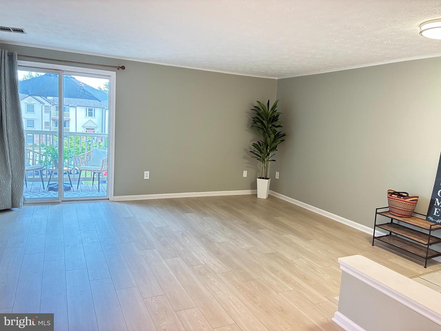 815 Stratford Way #m Property Photo 6