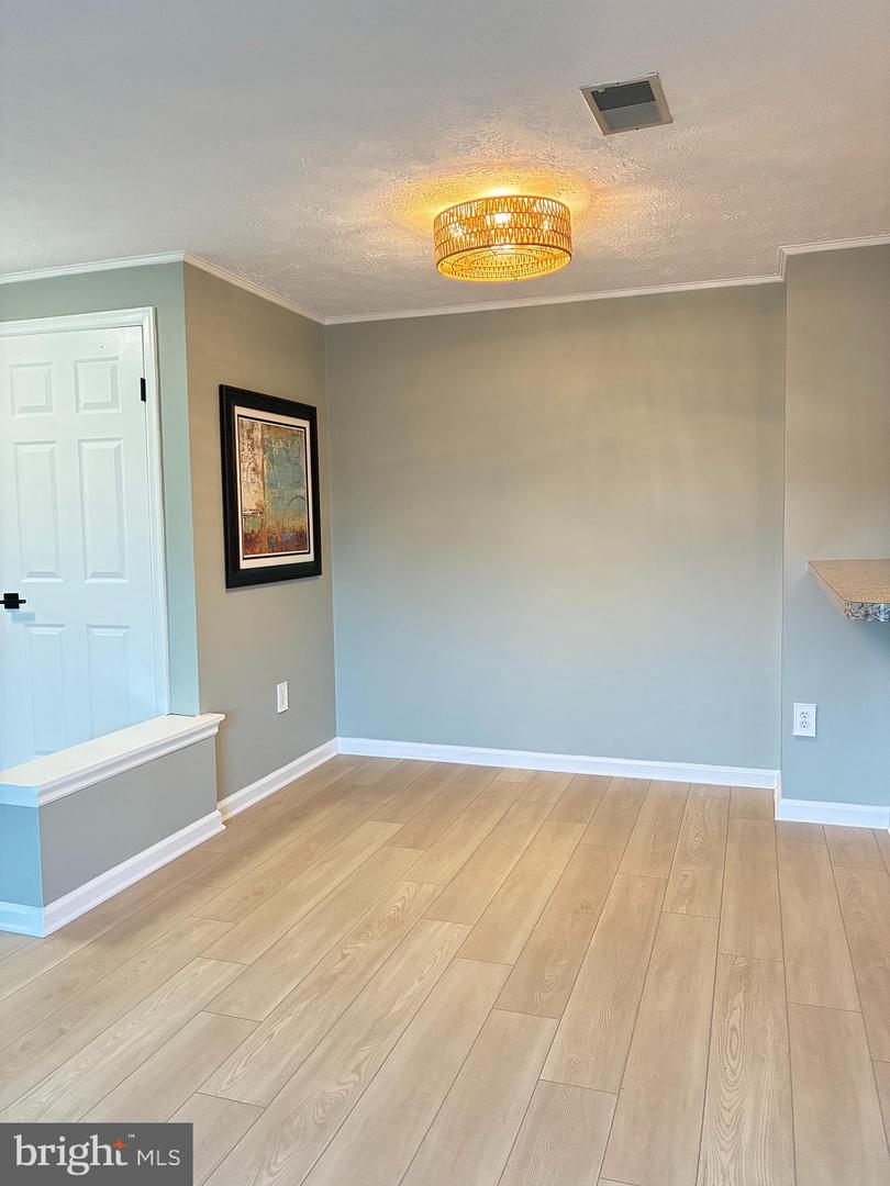 815 Stratford Way #m Property Photo 7