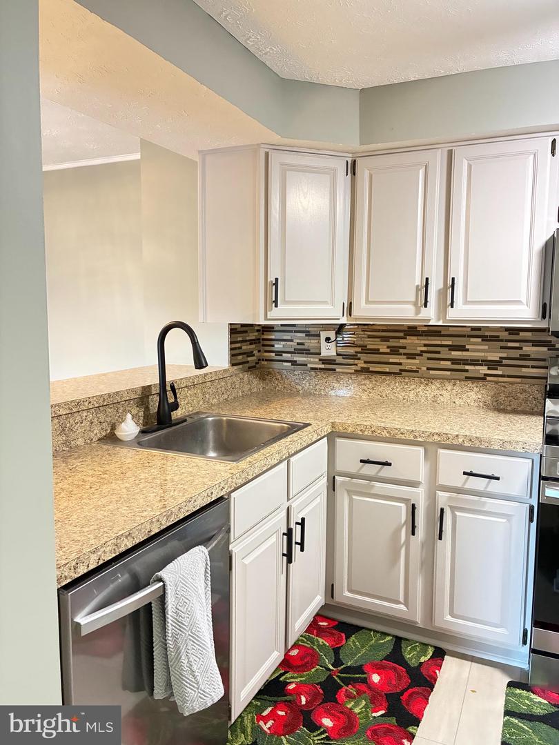 815 Stratford Way #m Property Photo 8