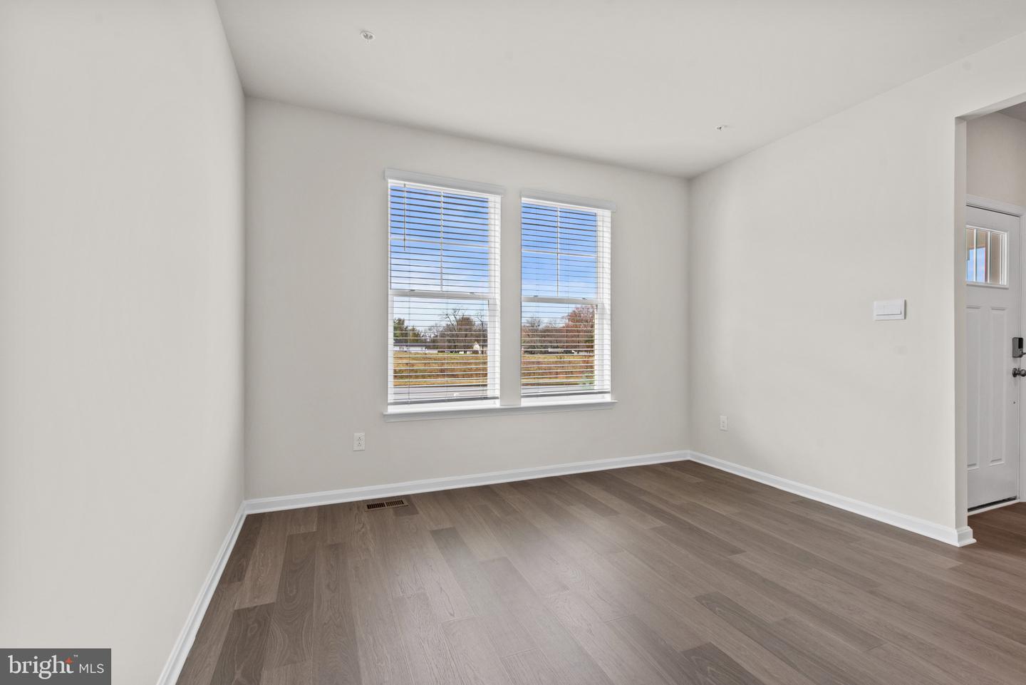 1520 Ripplecreek Dr Property Photo 4