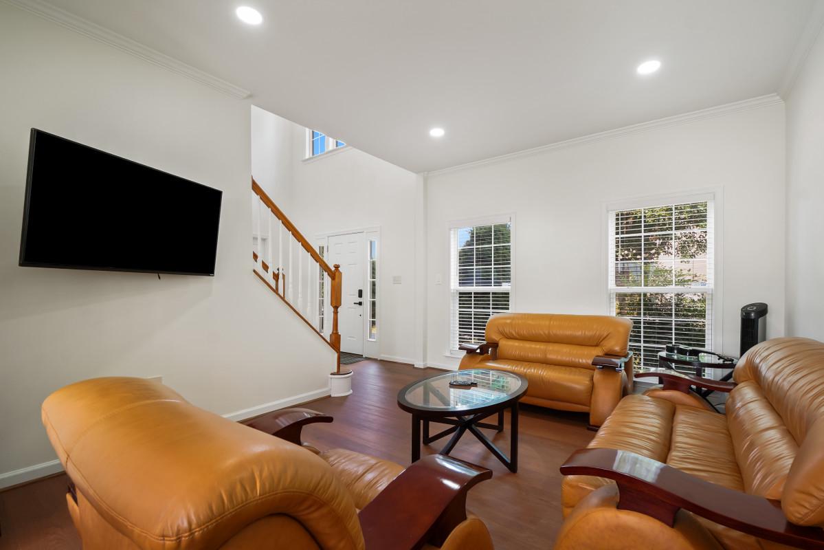 90 Howard Ct Property Photo 6