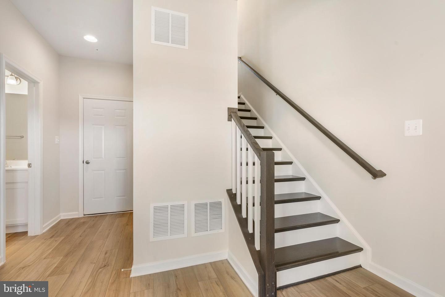 560 Union St Property Photo 5