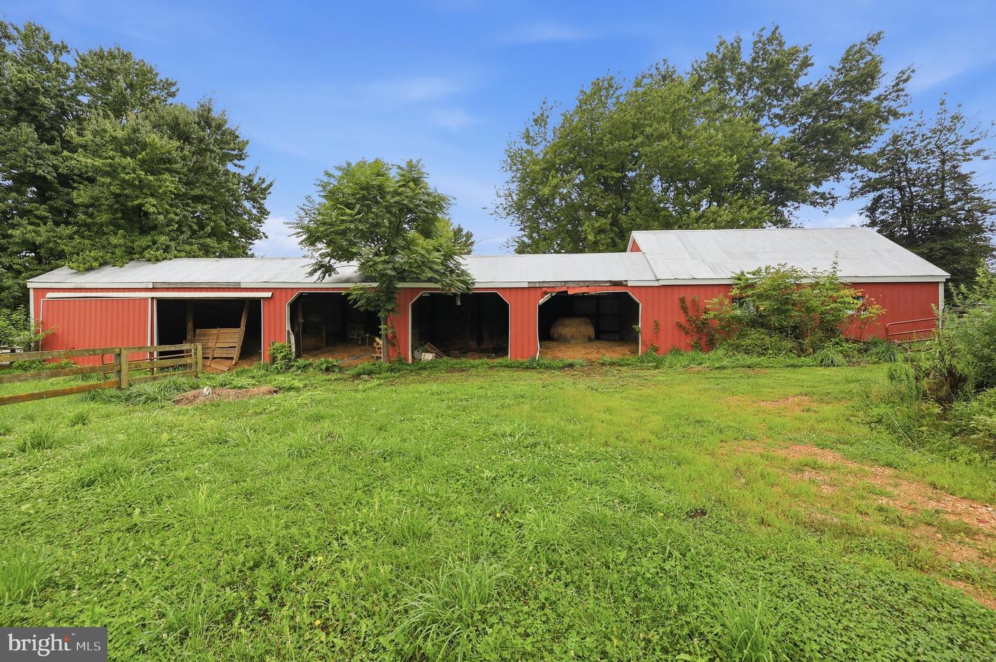 11703 Fingerboard Rd Property Photo 3