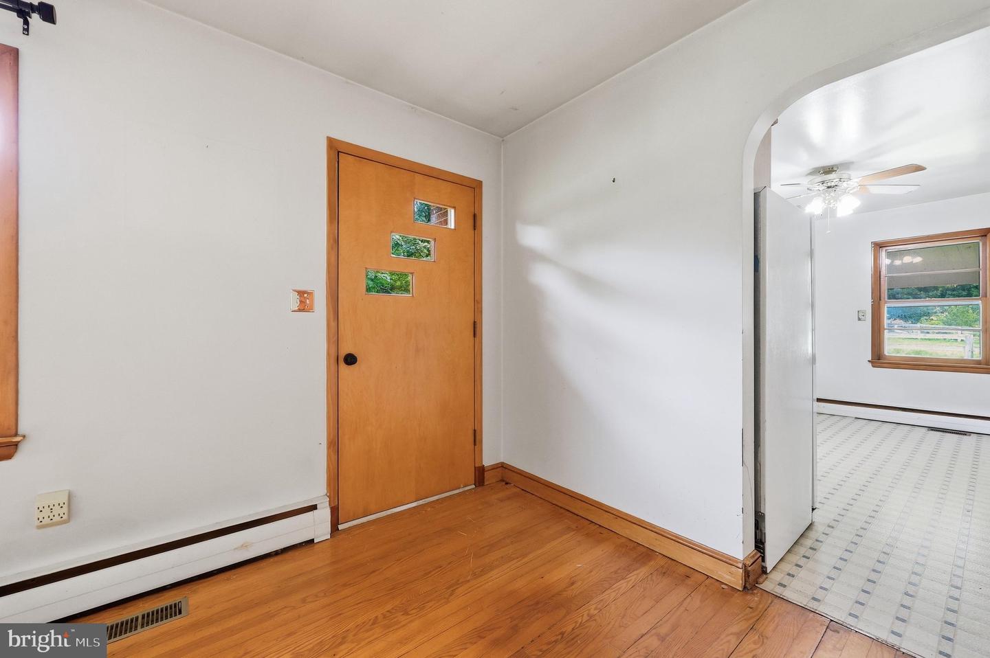 11703 Fingerboard Rd Property Photo 5