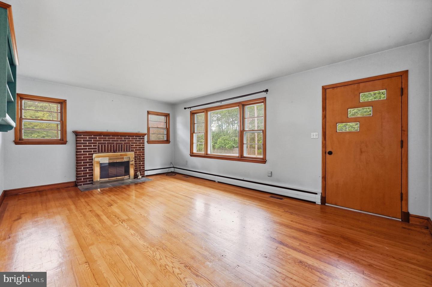 11703 Fingerboard Rd Property Photo 6
