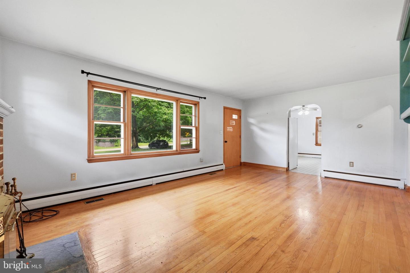 11703 Fingerboard Rd Property Photo 8