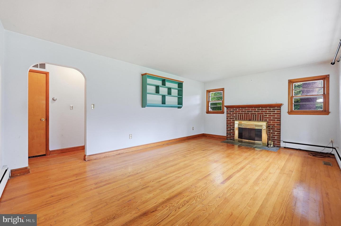 11703 Fingerboard Rd Property Photo 9
