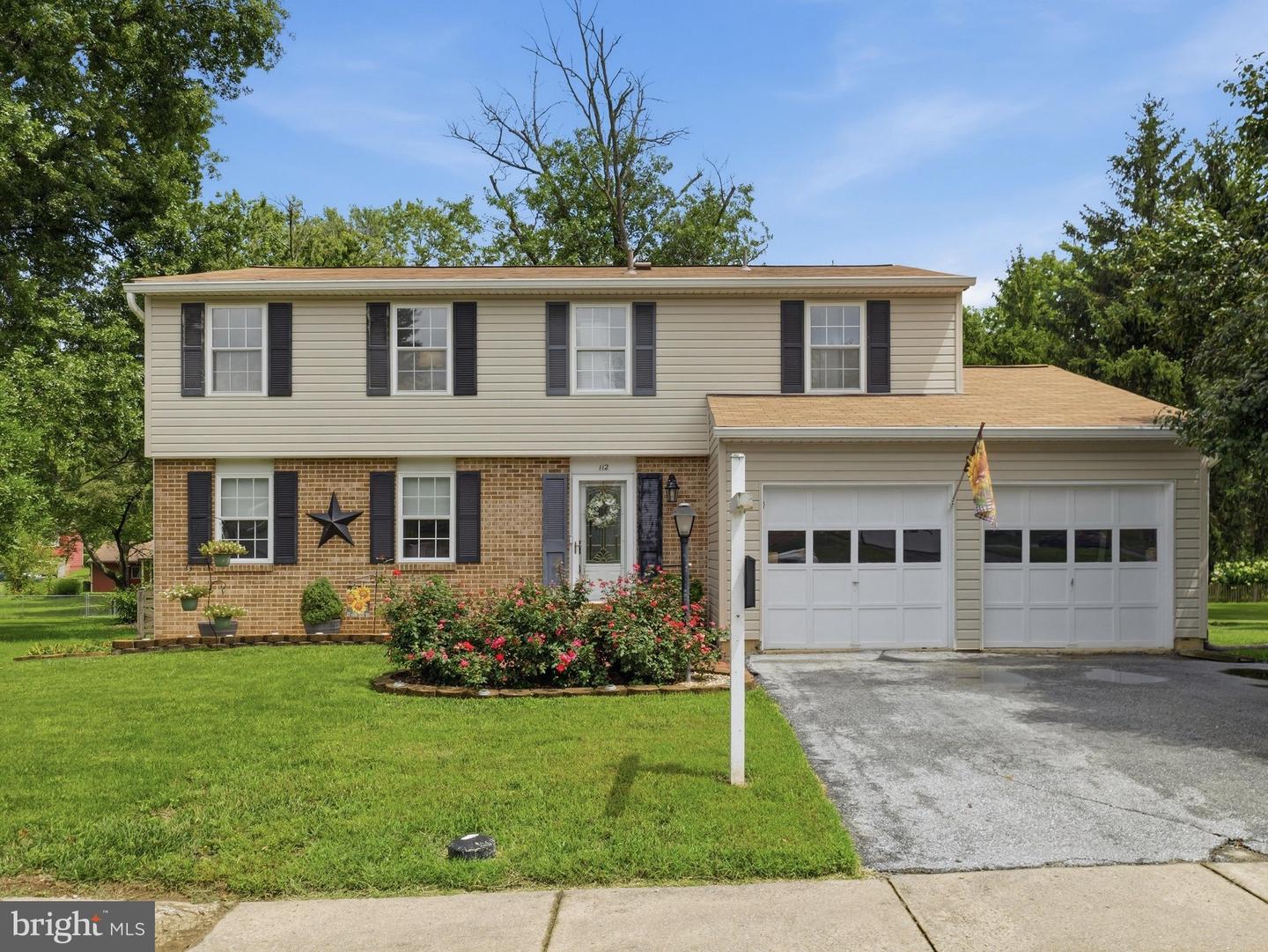 112 Glade Blvd Property Photo 2