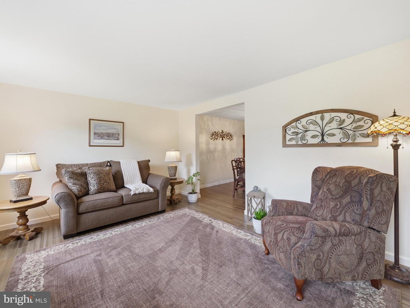 112 Glade Blvd Property Photo 6