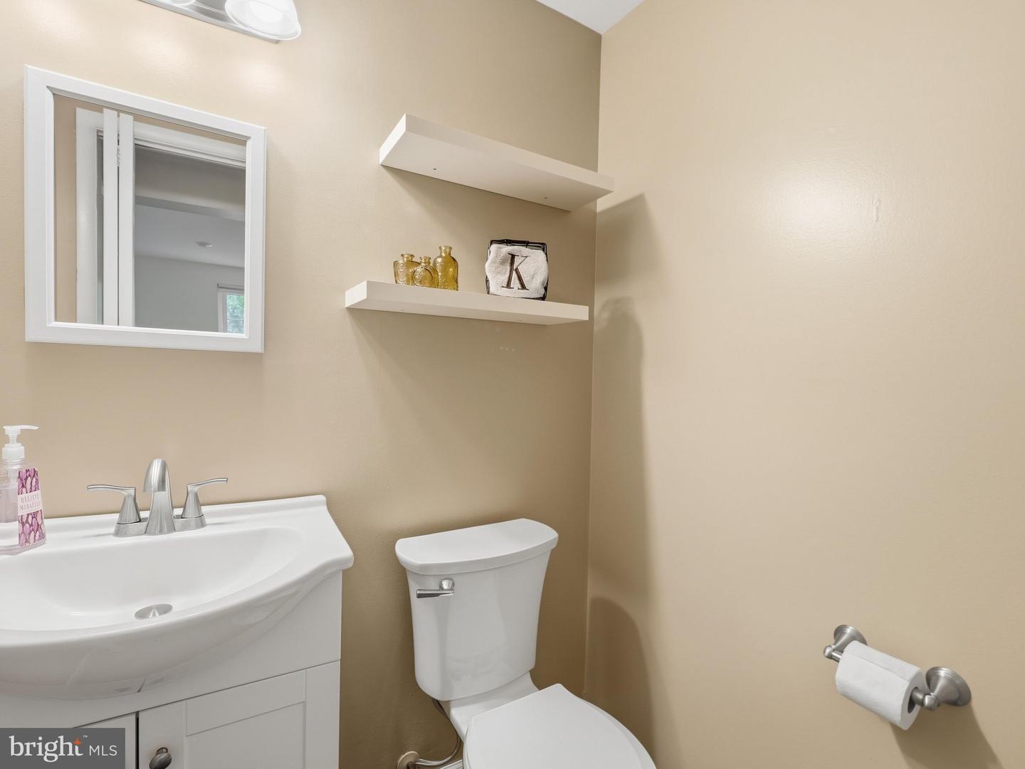 112 Glade Blvd Property Photo 16