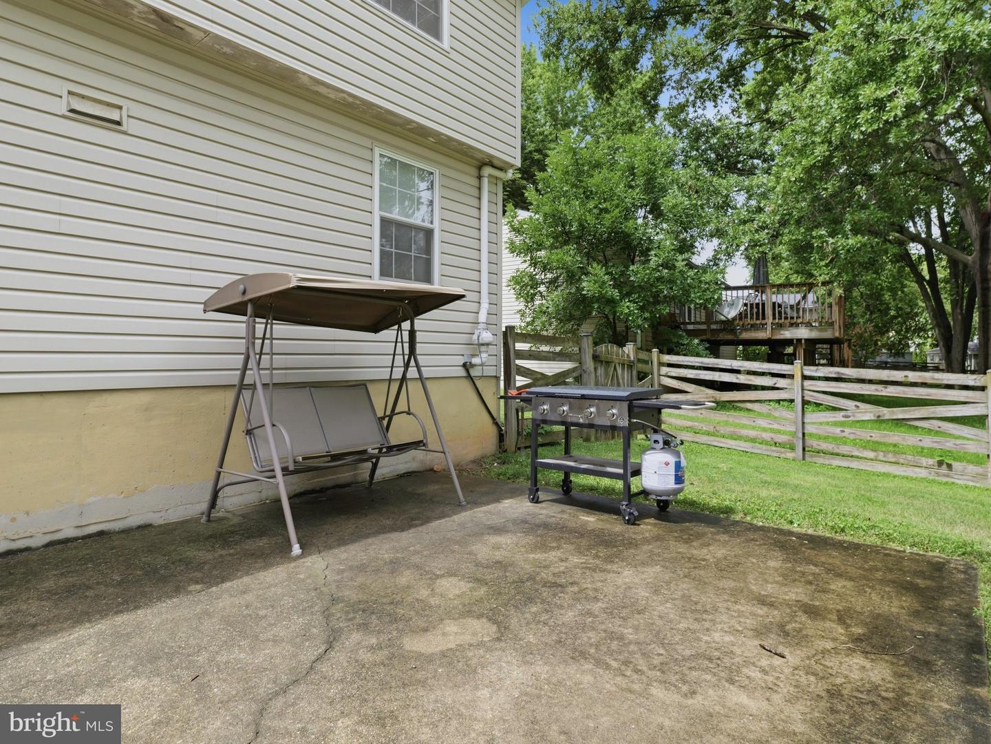 112 Glade Blvd Property Photo 35