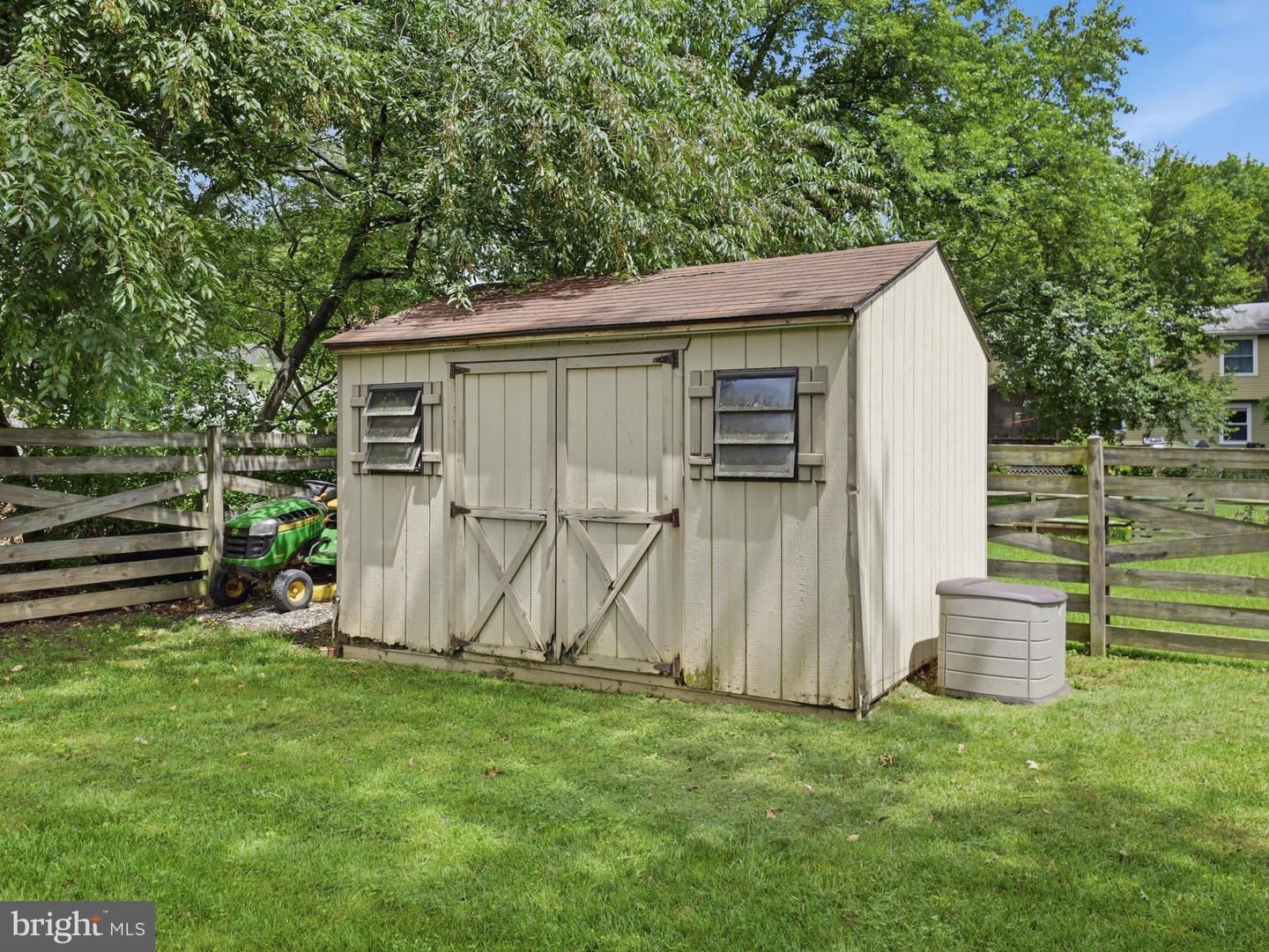 112 Glade Blvd Property Photo 36