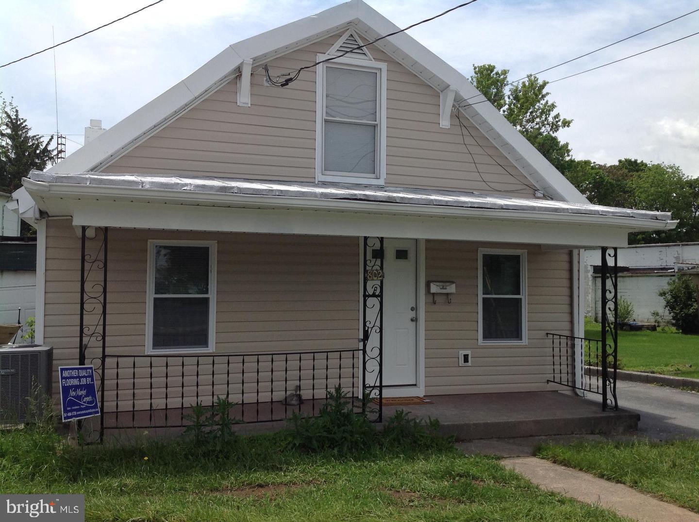 802 E SOUTH ST Property Photo 1