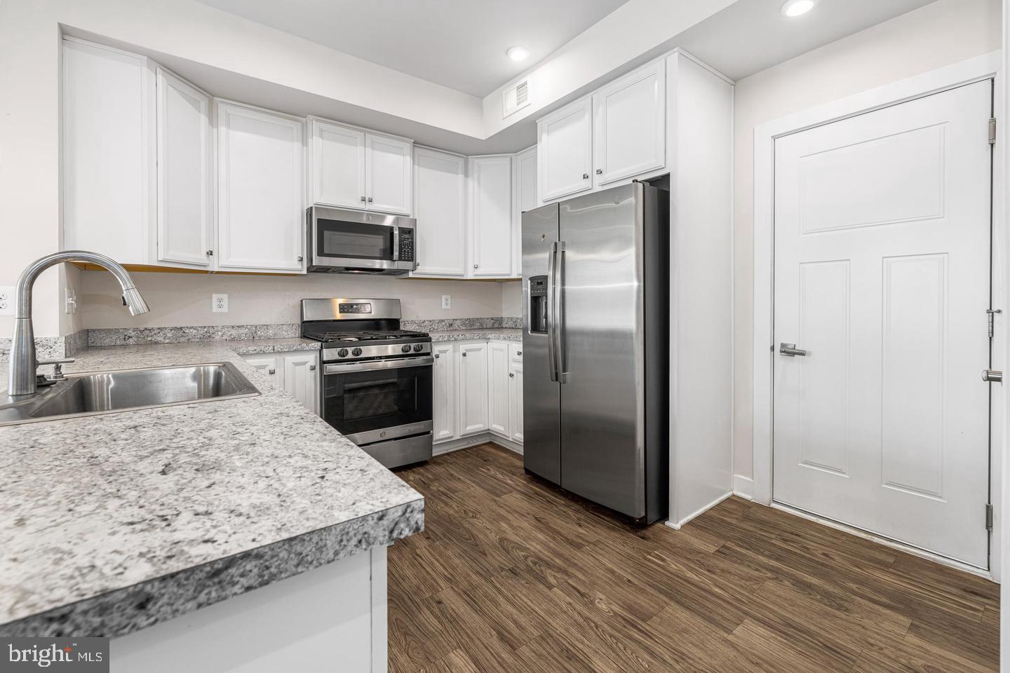 5975 DUVEL ST Property Photo 1