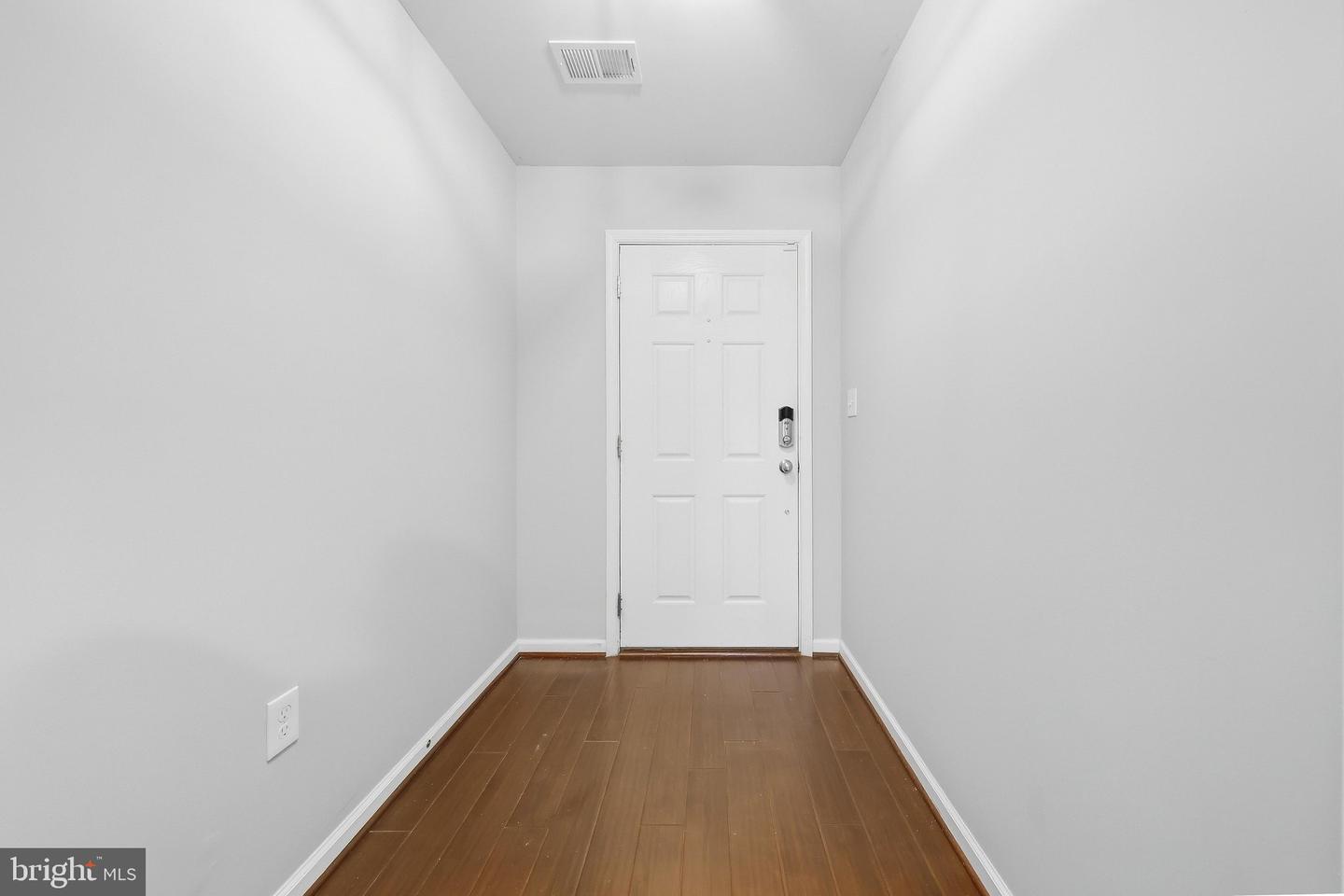 6086 Forum Sq Property Photo 2