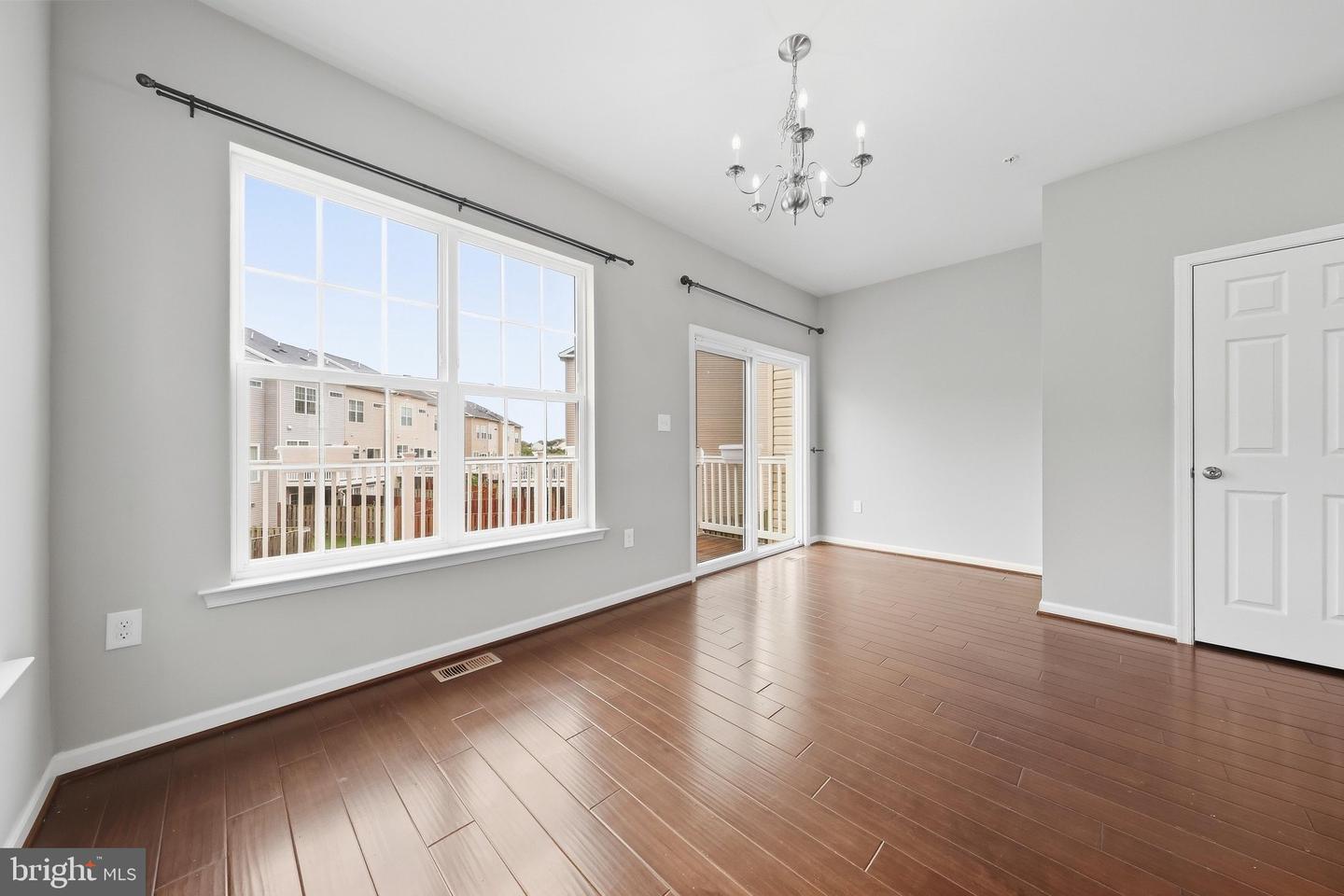 6086 Forum Sq Property Photo 10