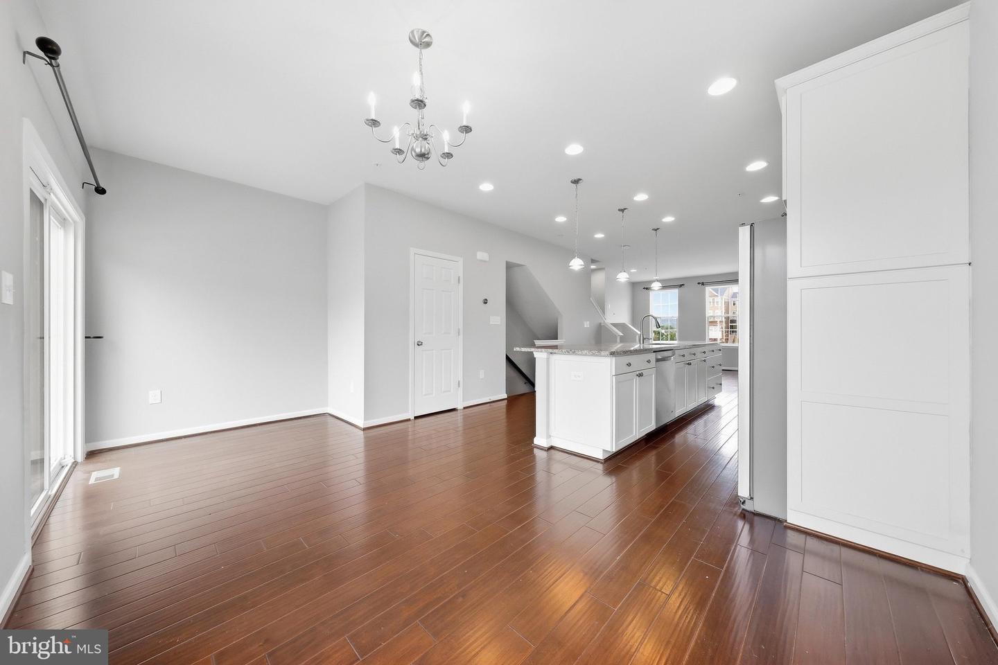 6086 Forum Sq Property Photo 11
