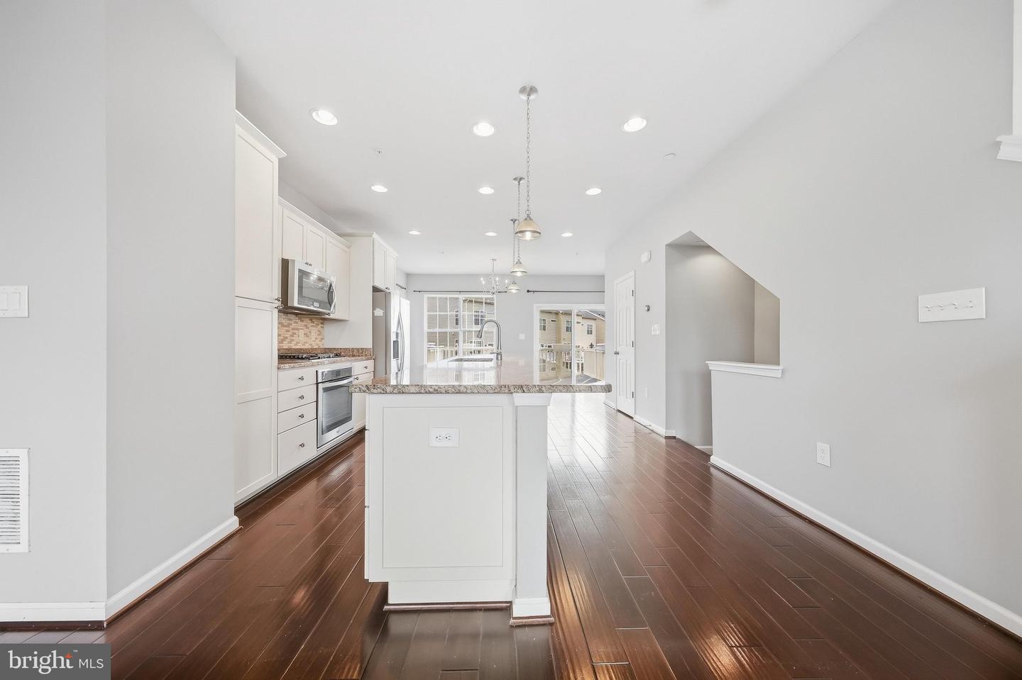 6086 Forum Sq Property Photo 16