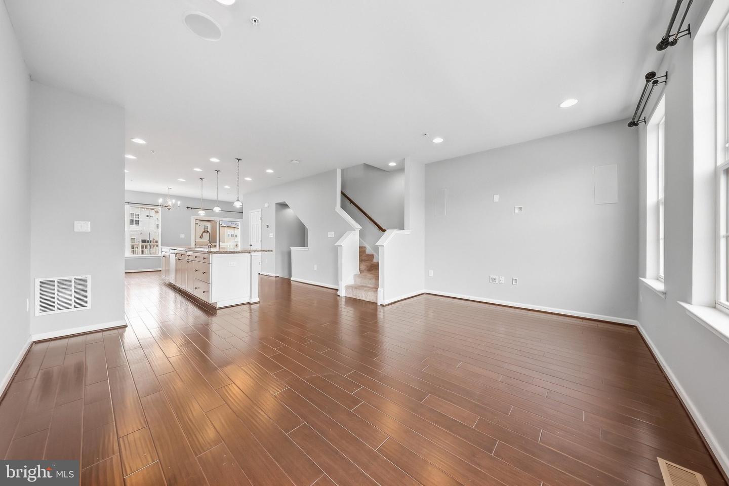 6086 Forum Sq Property Photo 20
