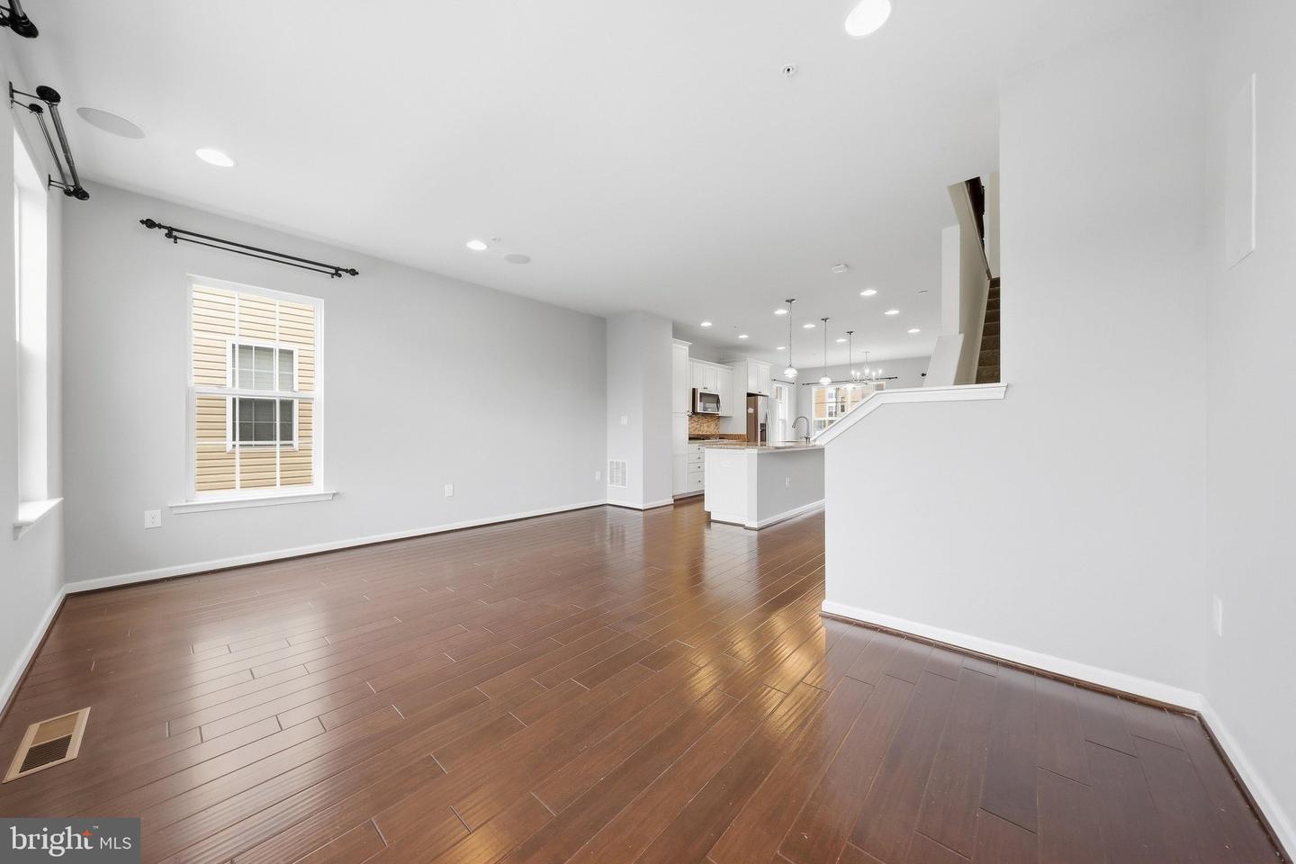 6086 Forum Sq Property Photo 21