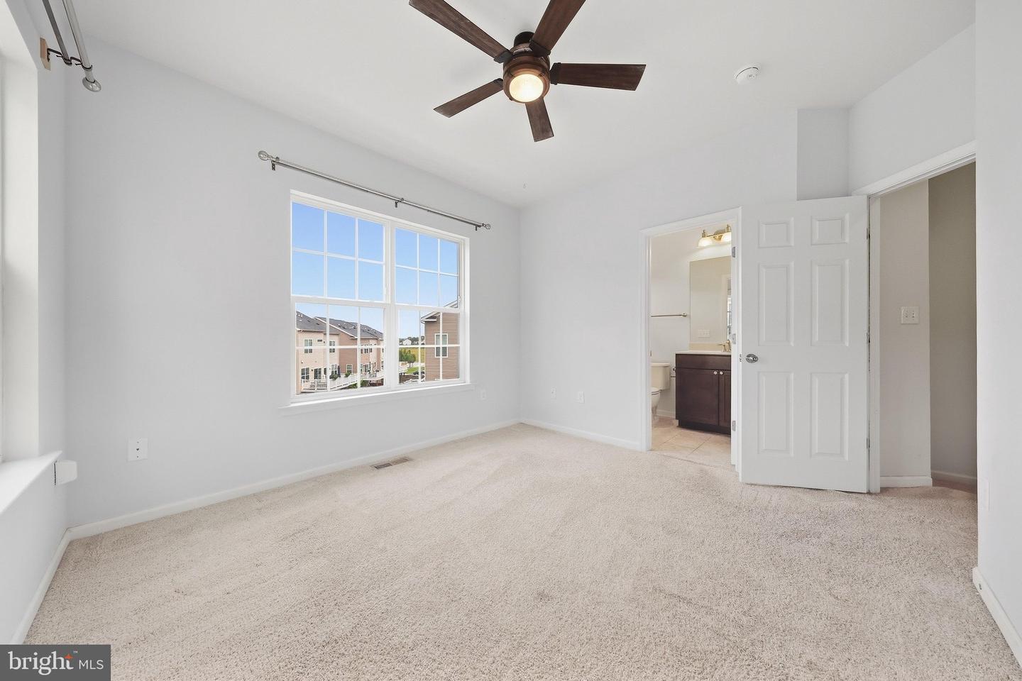 6086 Forum Sq Property Photo 34