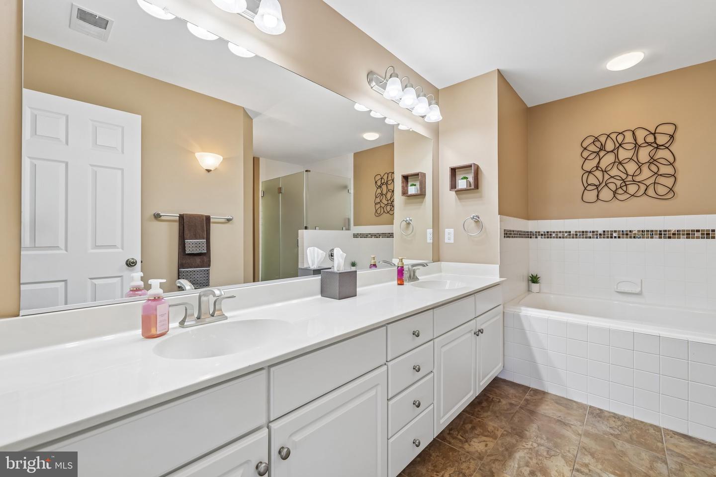 5700 Honey Glen Ct Property Photo 34