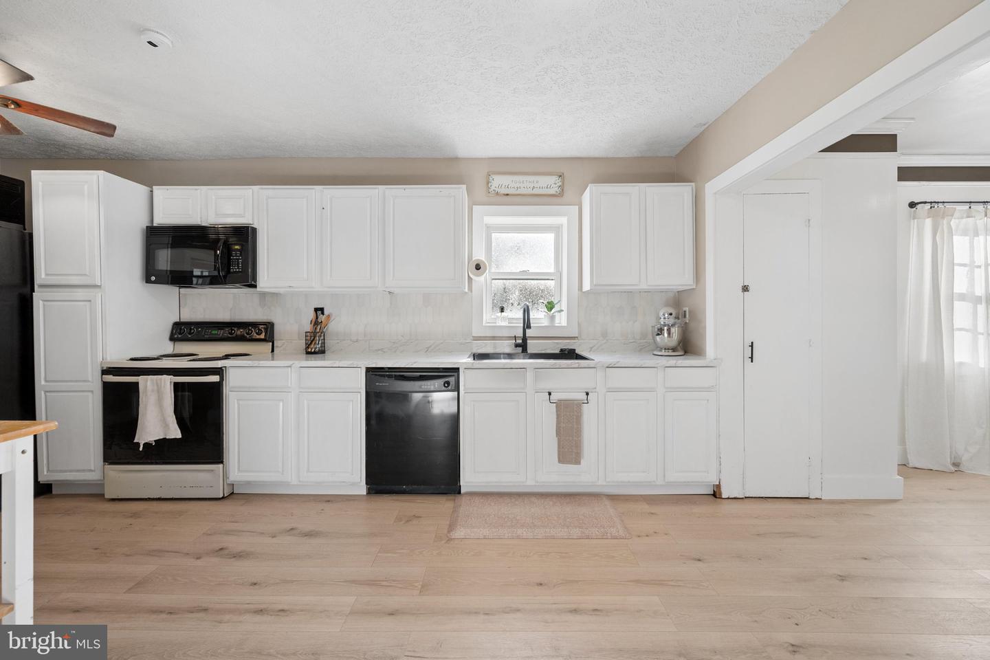 15851 Smith Rd Property Photo 10