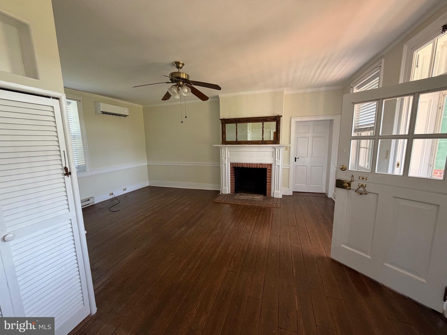 11037 Harp Hill Rd Property Photo 4