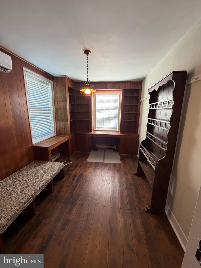 11037 Harp Hill Rd Property Photo 5