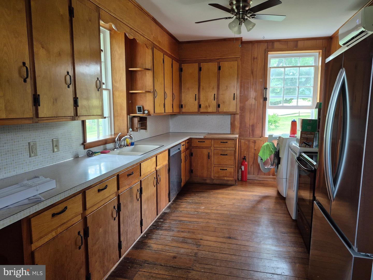 11037 Harp Hill Rd Property Photo 7