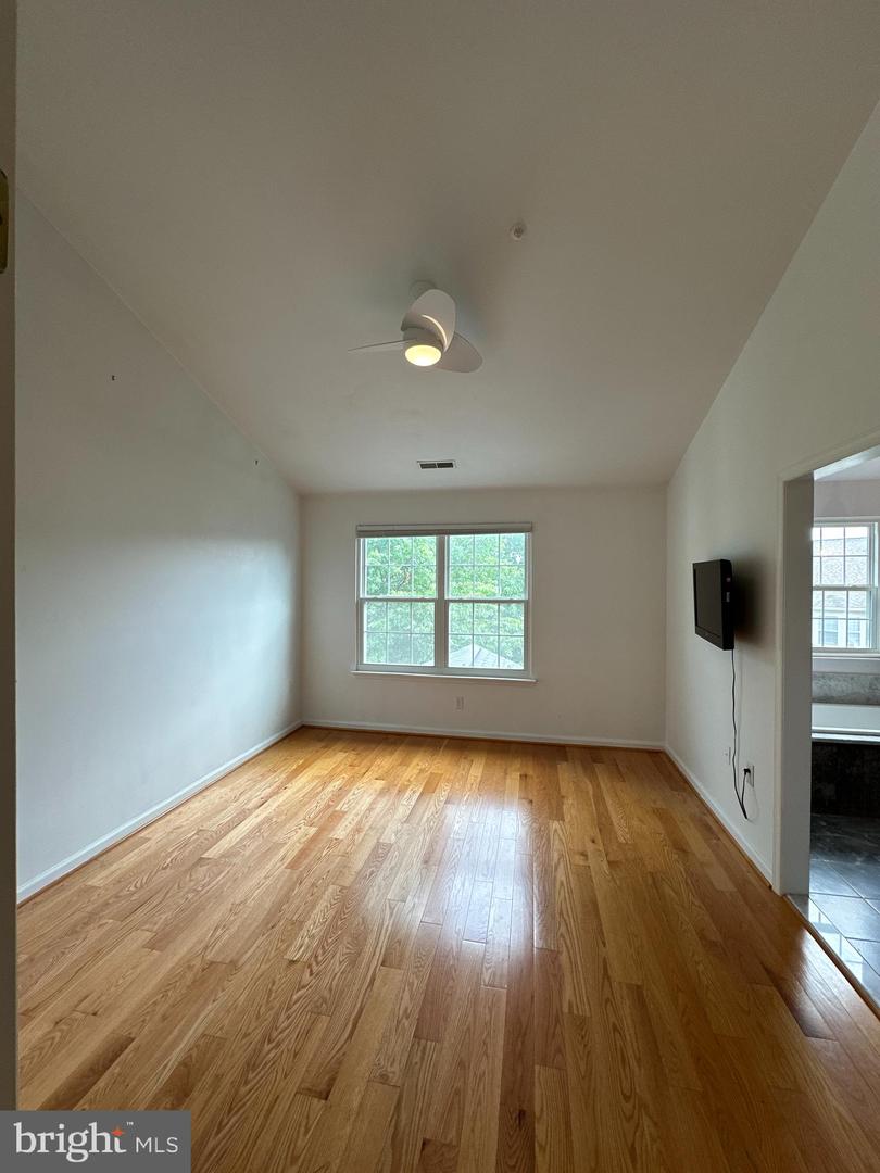 917 Halleck Dr Property Photo 2