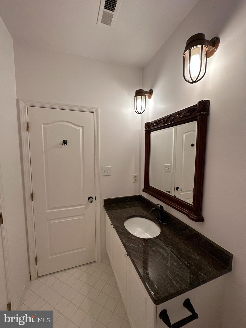 917 Halleck Dr Property Photo 12