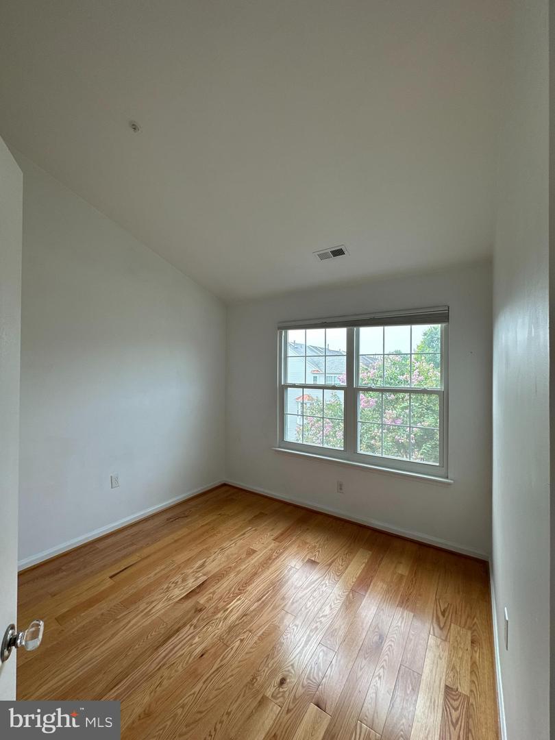 917 Halleck Dr Property Photo 17