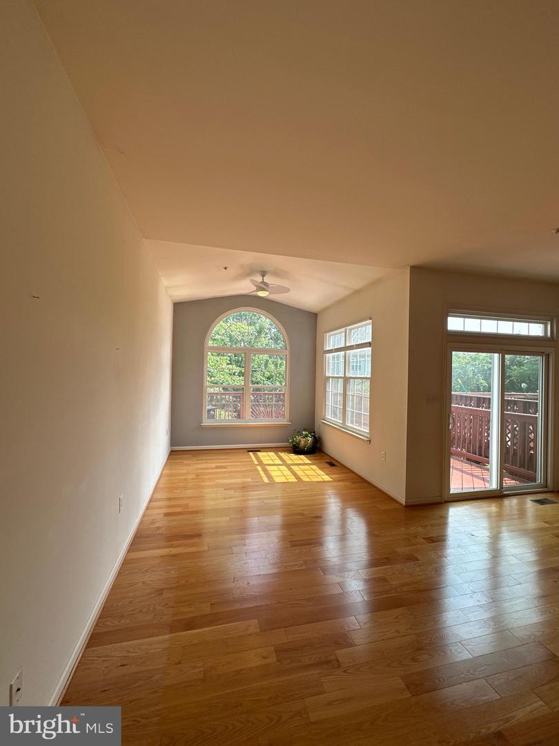 917 Halleck Dr Property Photo 37
