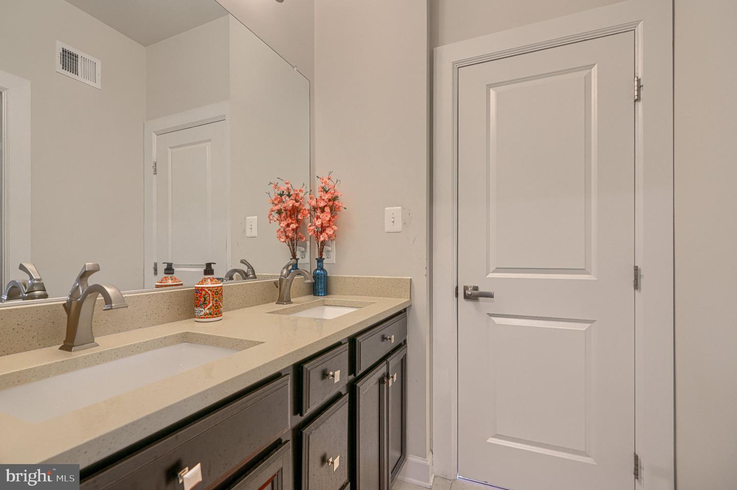 7142 Starmount Way Property Photo 52