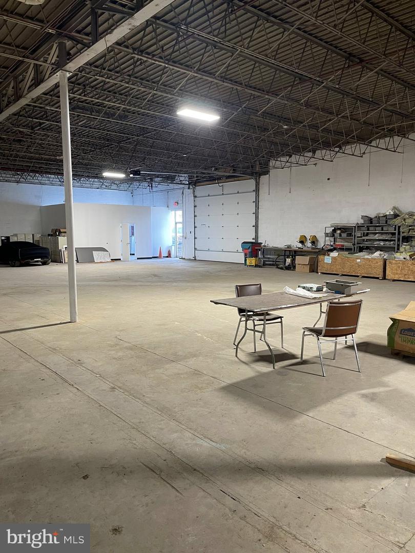 1341 Hughes Ford Rd #suite 117 Property Photo 4