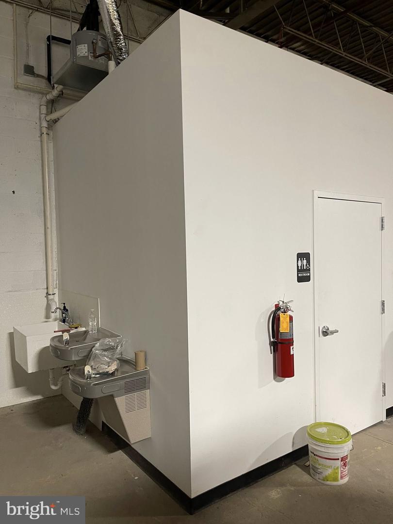 1341 Hughes Ford Rd #suite 117 Property Photo 8