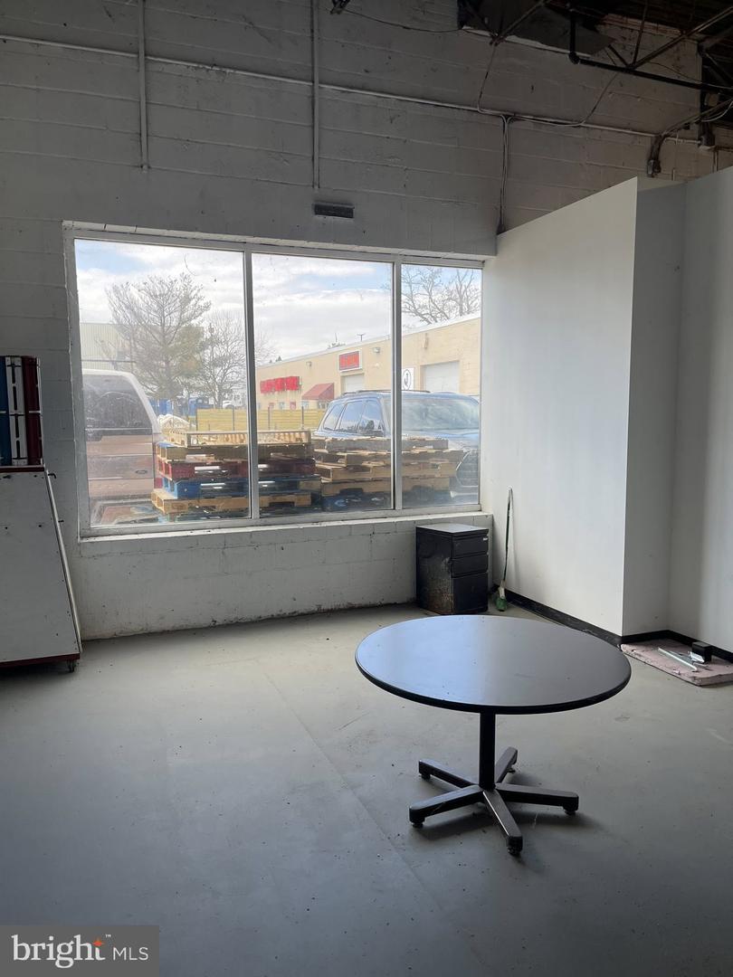 1341 Hughes Ford Rd #suite 117 Property Photo 9