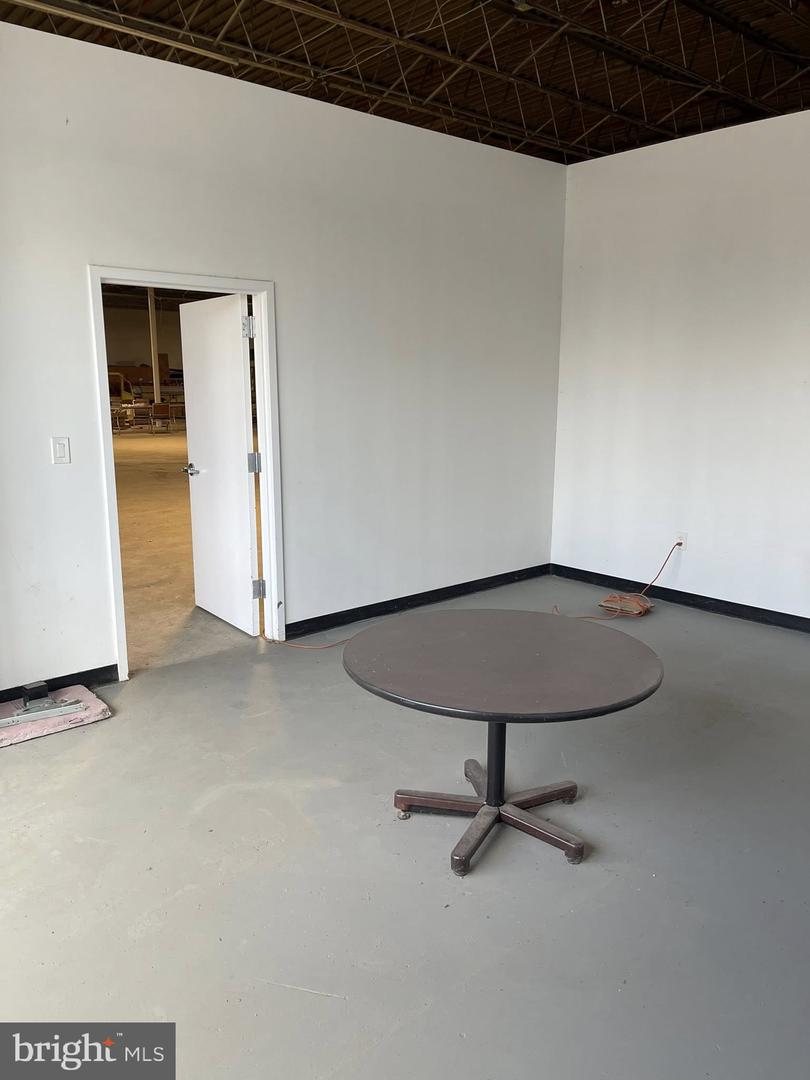 1341 Hughes Ford Rd #suite 117 Property Photo 10