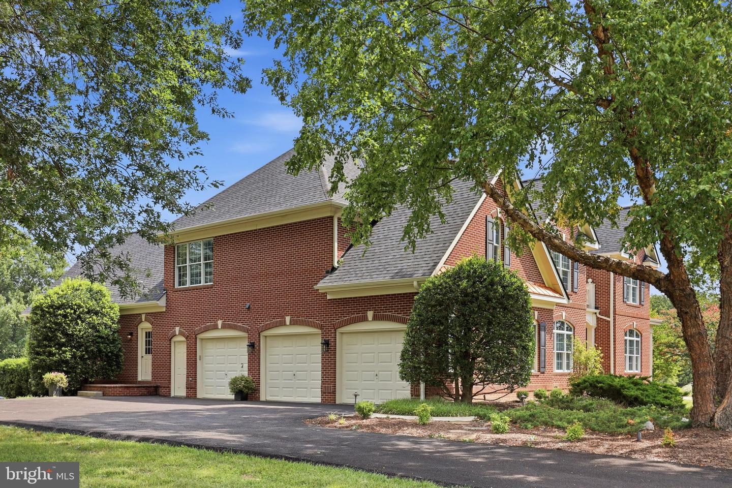 6048 WHITE FLINT Property Photo 1