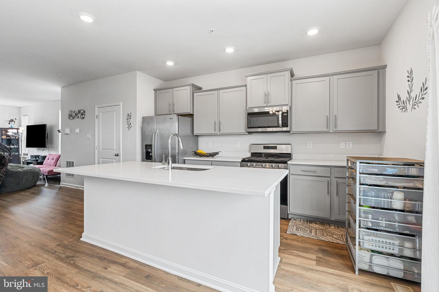423 Carroll Walk Ave Property Photo 12