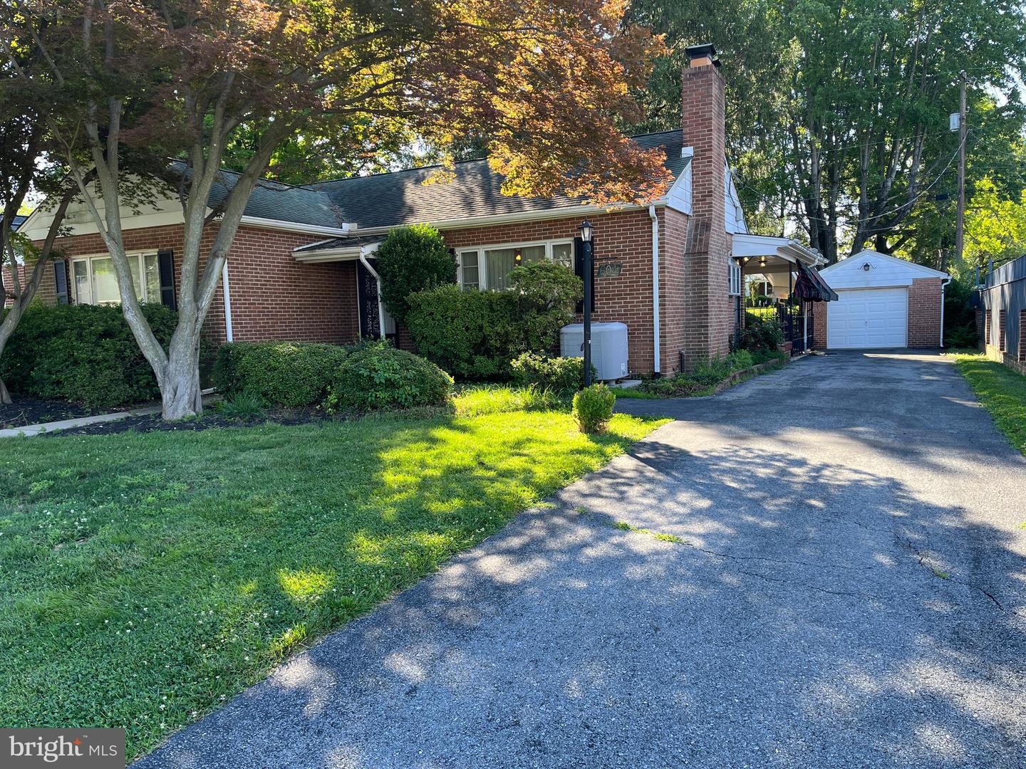 604 Grant Pl Property Photo 2