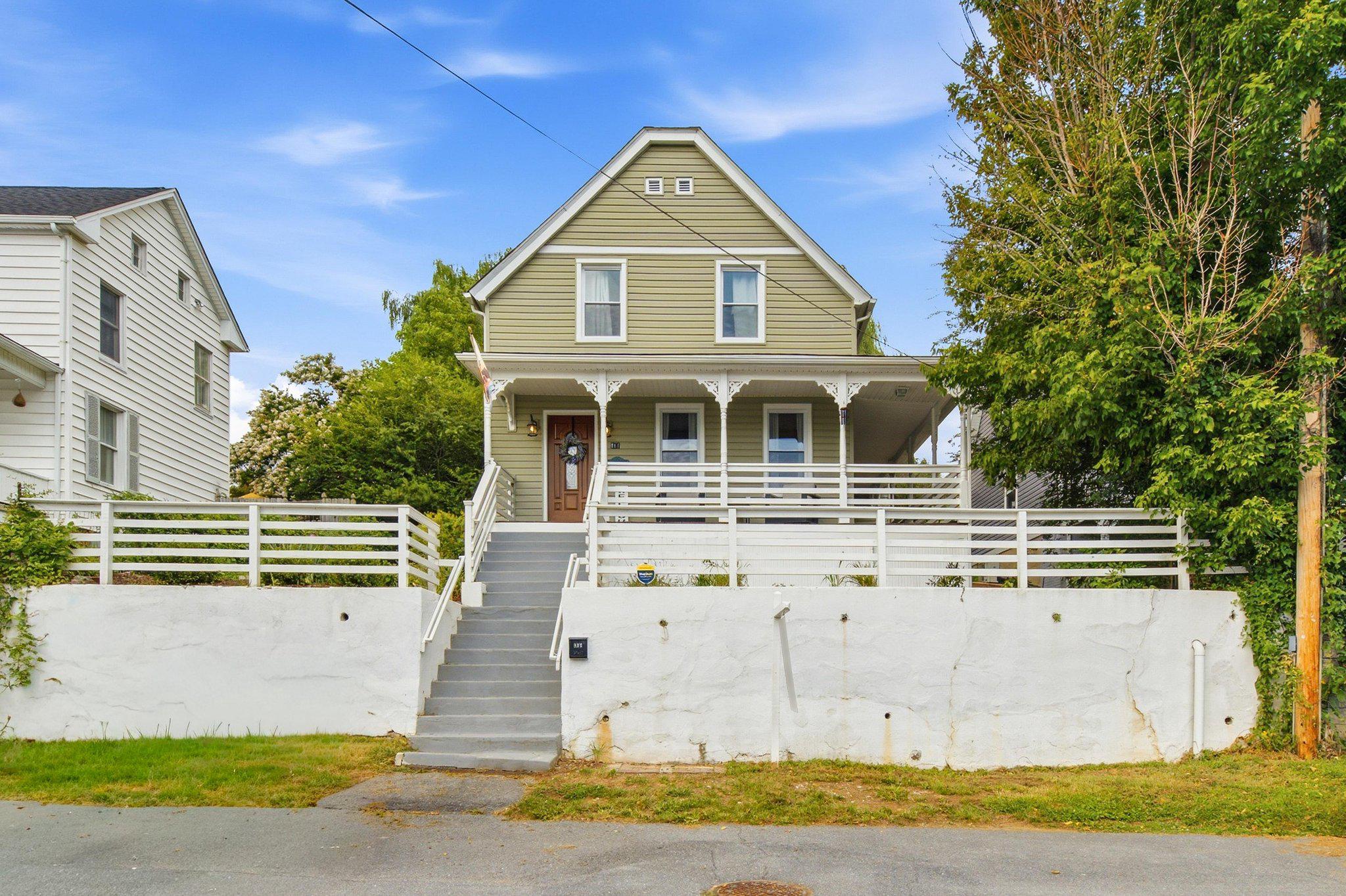 811 E B St Property Photo 1