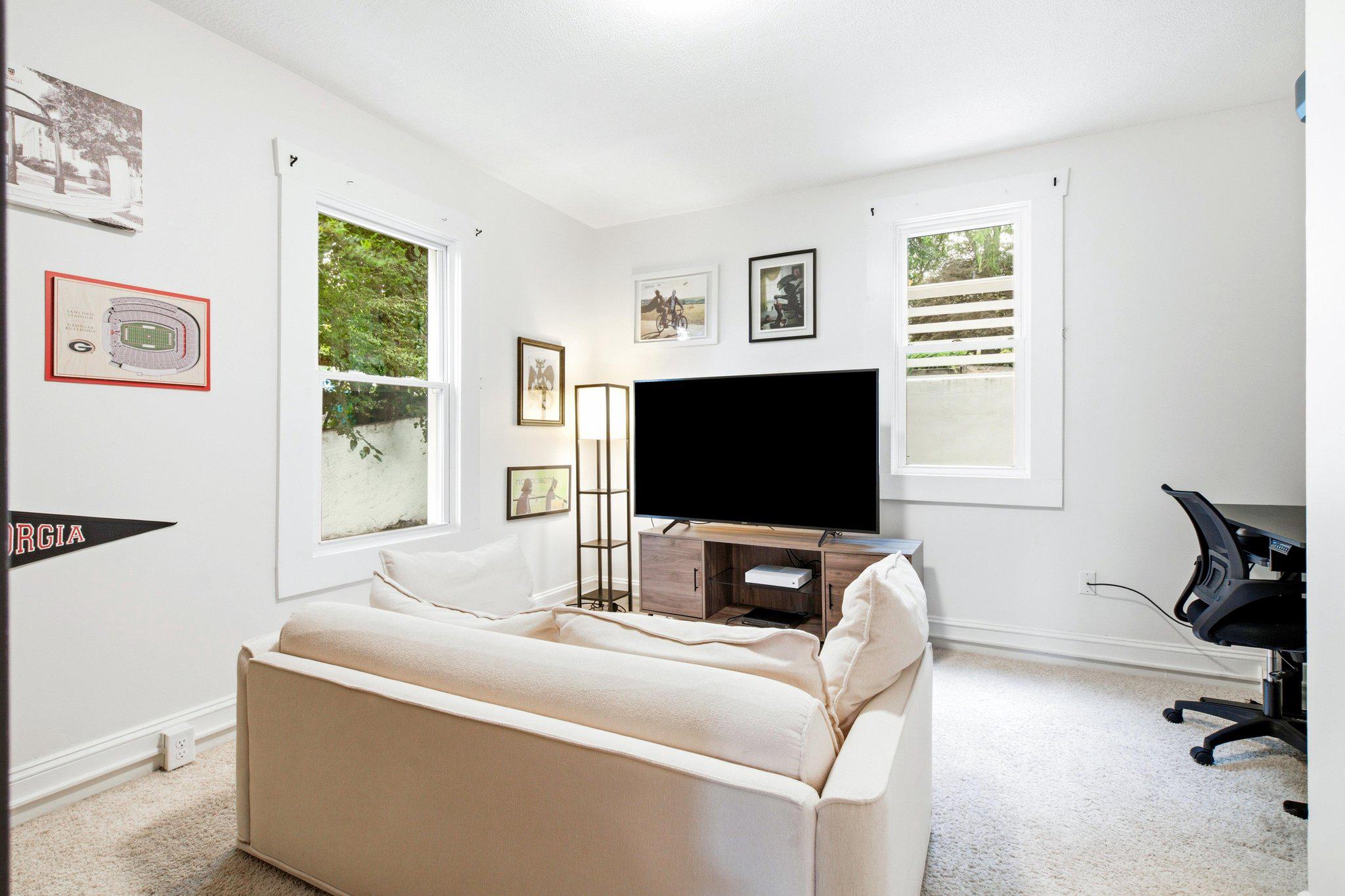 811 E B St Property Photo 21