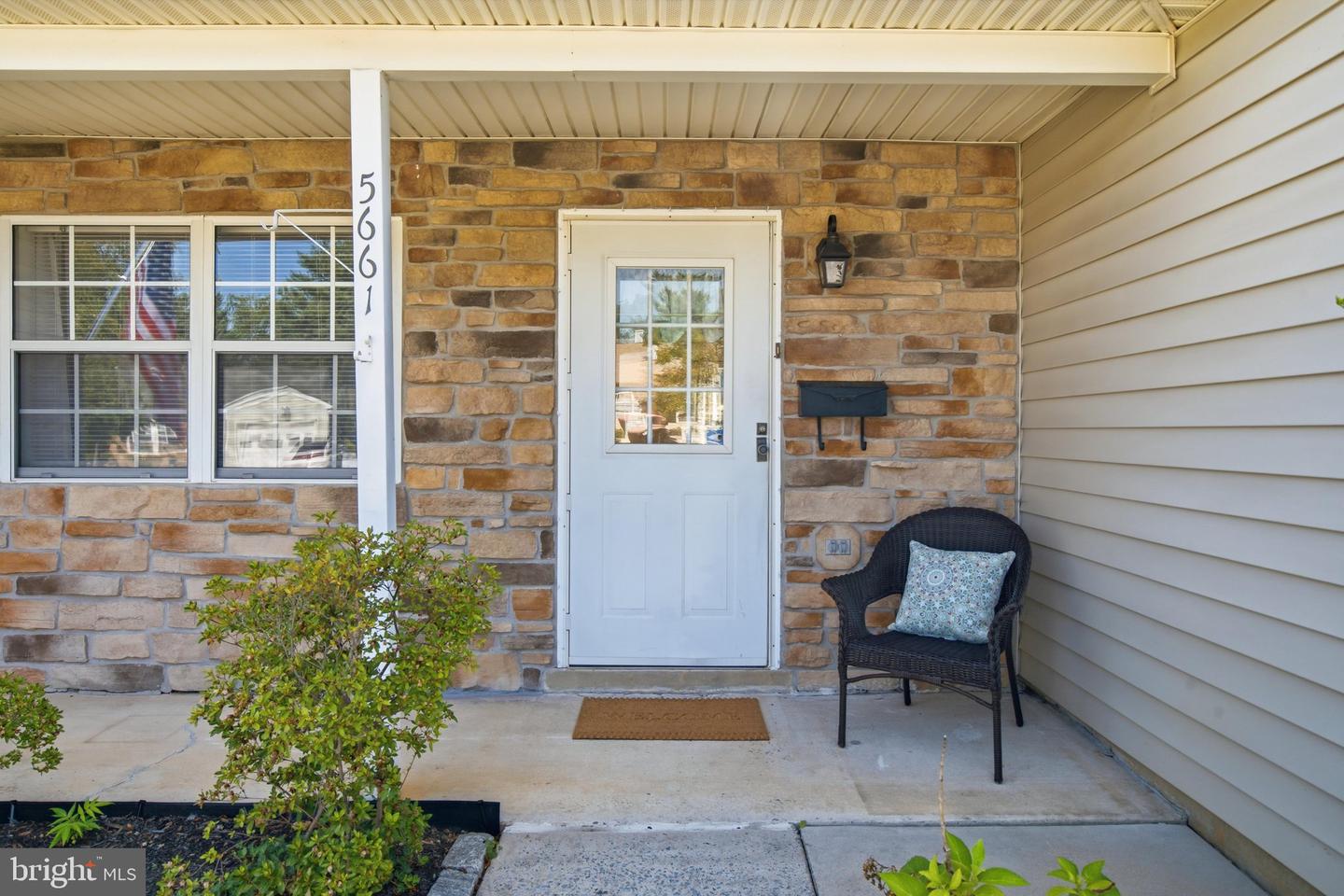 5661 Crabapple Dr Property Photo 2