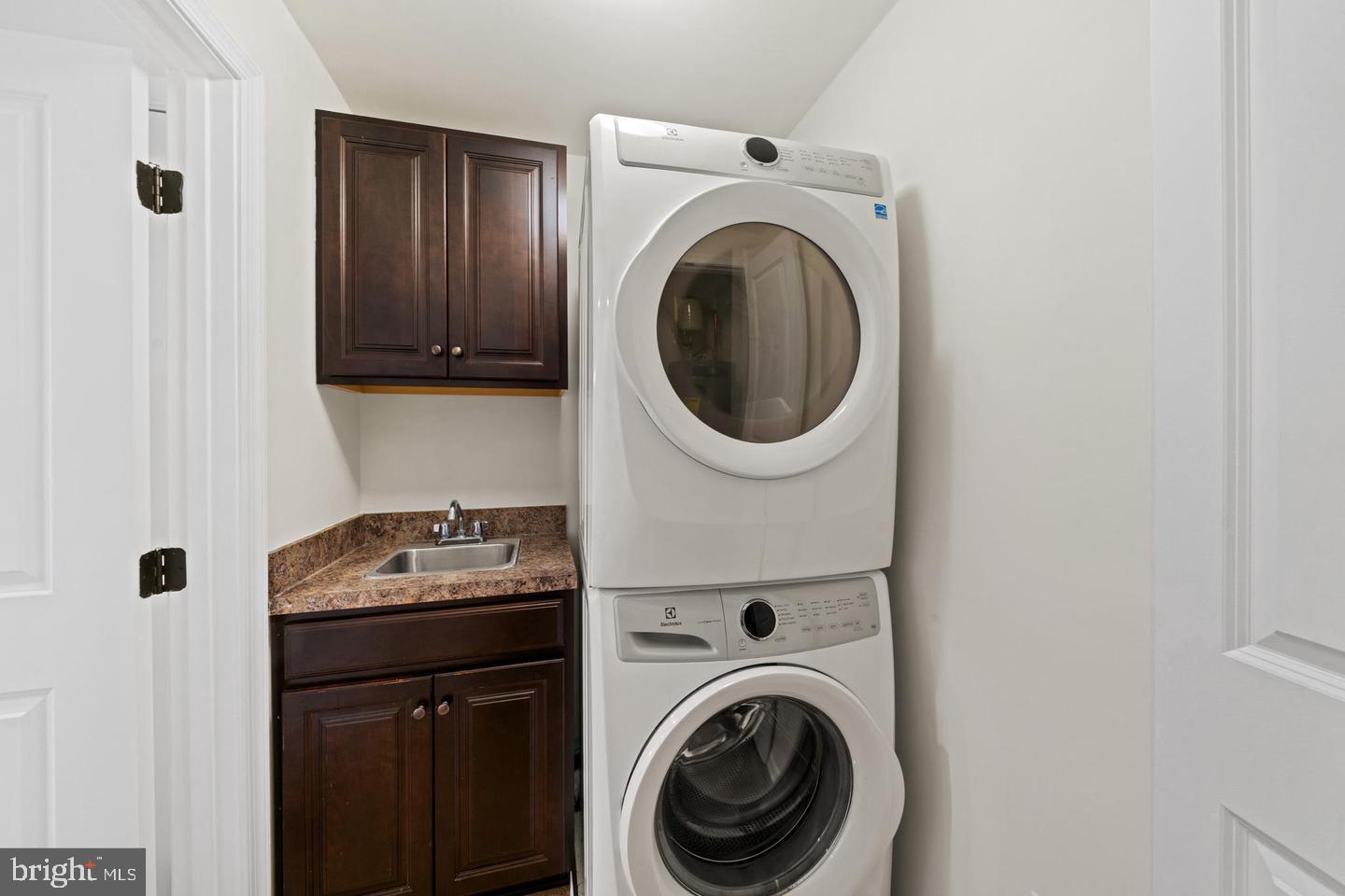 6408 Walcott Ln Property Photo 8